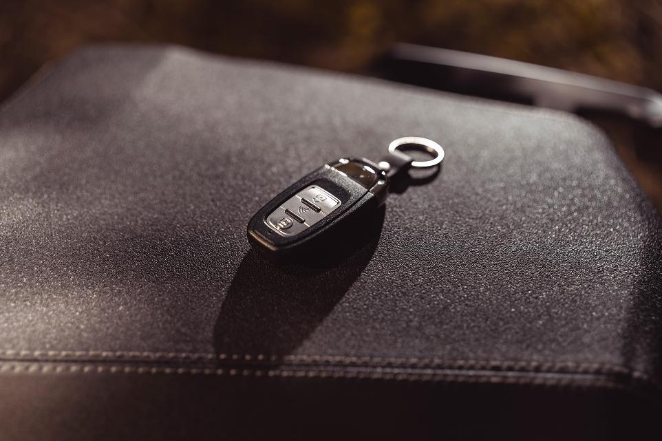 [Smart Key] The STORM-V+ incorporates features such as Smart Key, USB and Bluetooth connectivity.