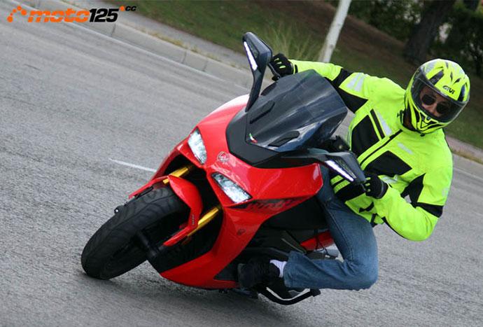 [STORM-R 125cc - Moto125] Nuevo scooter deportivo de Wottan Motor con alto nivel de equipamiento y acabados.