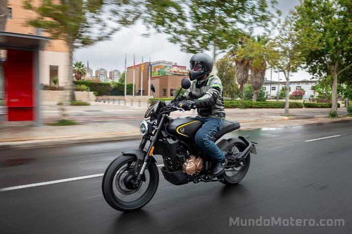 [REBBE 125 - MundoMotero] Wottan REBBE 125, moto naked de marca española con rendimiento y diseño neo retro.