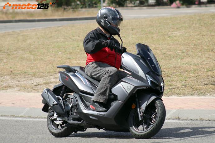 [MOTO 125] Prueba STORM-X, mini-maxi scooter